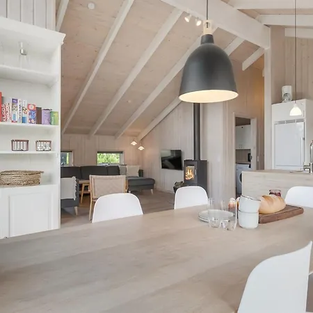 Kristine - 250m From The Sea By Interhome Nyaraló