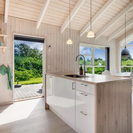 Kristine - 250m From The Sea By Interhome Nyaraló
