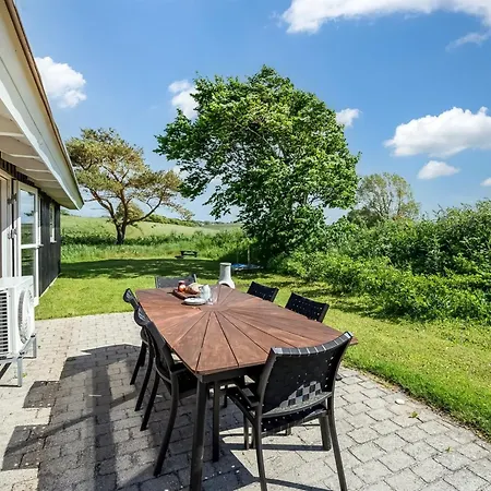 Kristine - 250m From The Sea By Interhome